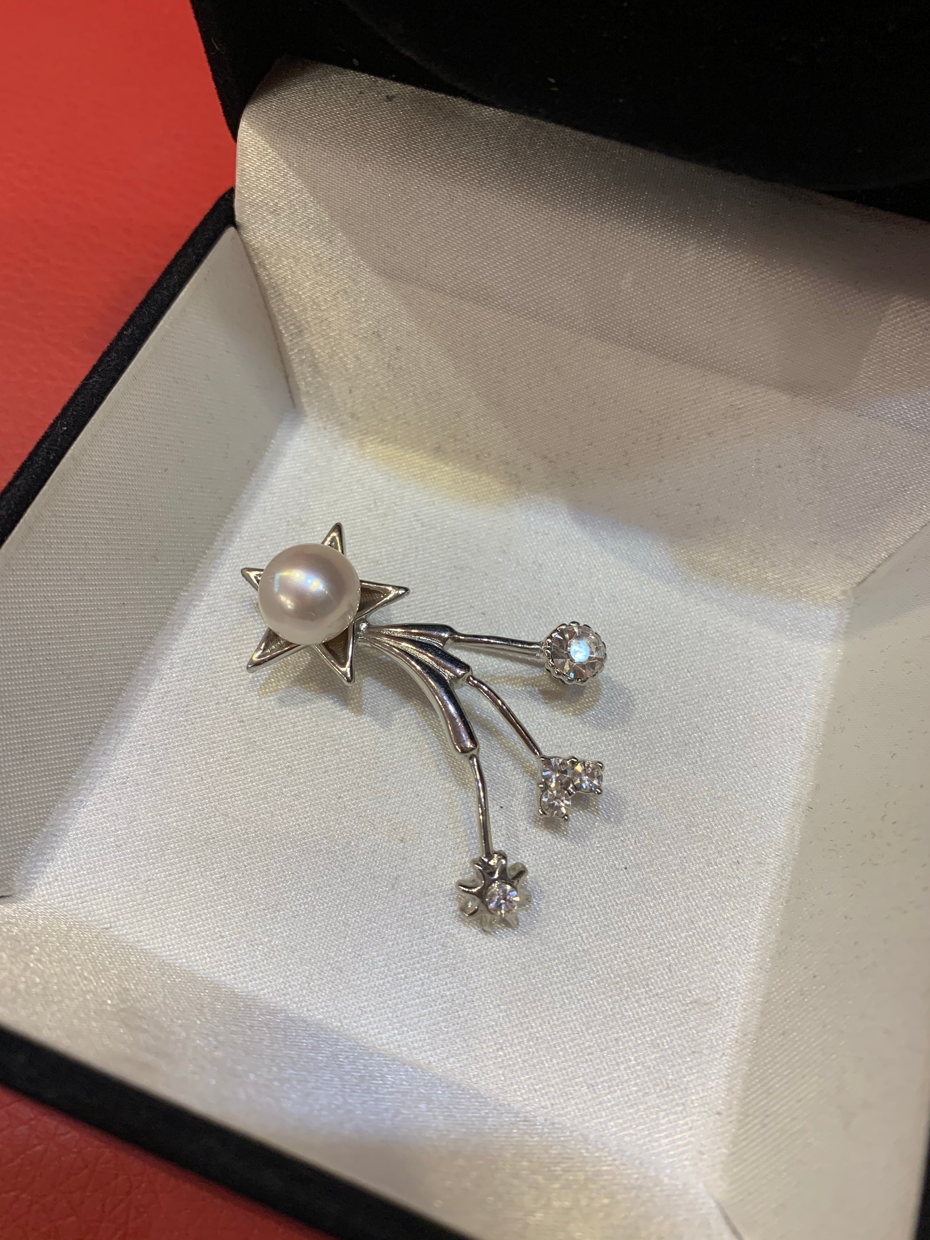 BROCHE BAROQUE OEL AVEC PERLES D'EAU DOUCE | Beaux bjoux, Perle, Perles d'eau BROCHE BAROQUE OEL AVEC PERLES D'EAU DOUCE | Beaux bjoux, Perle, Perles d'eau