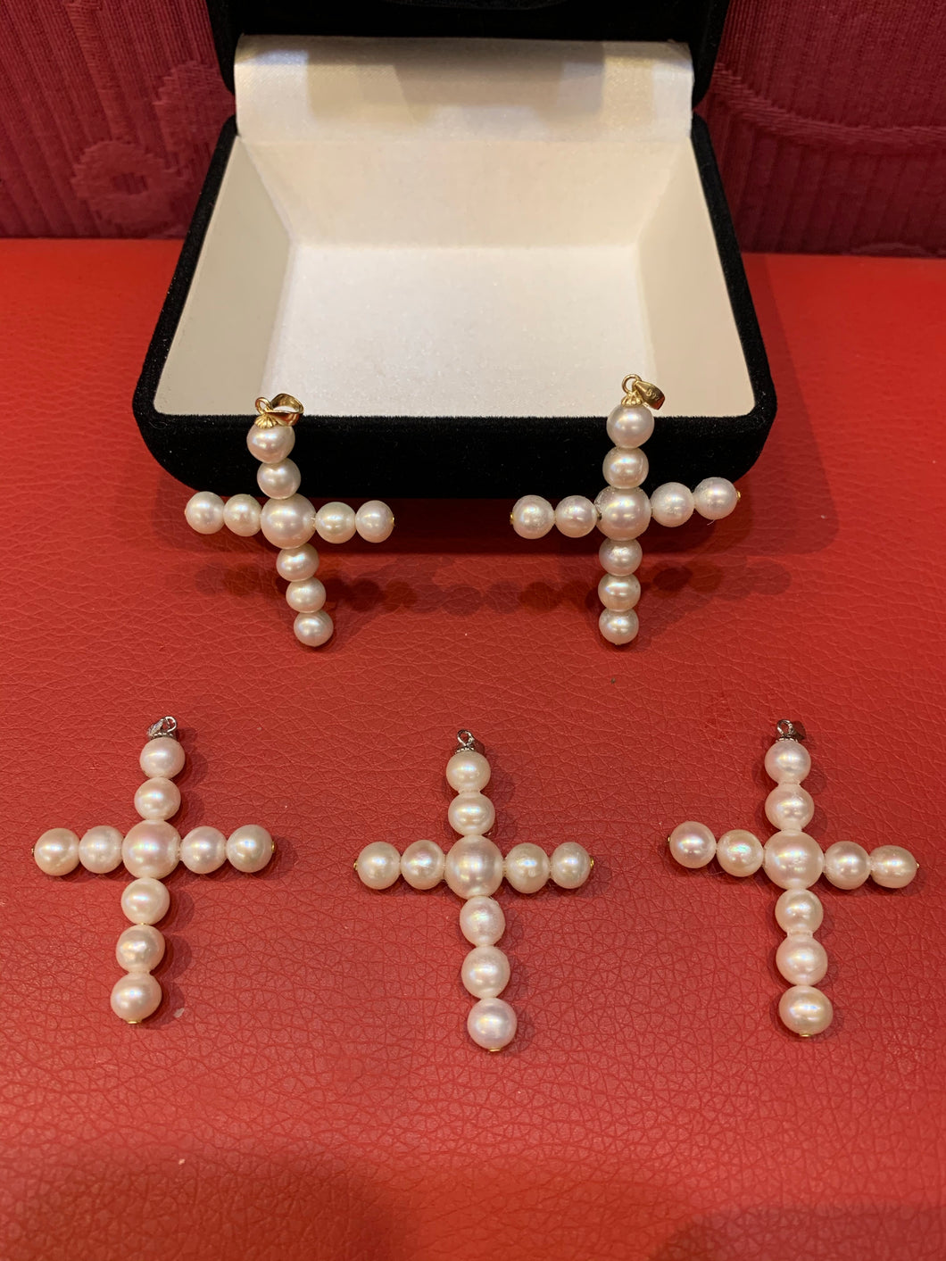 Pendentif croix en perles de culture d’eau douce(Pe001)